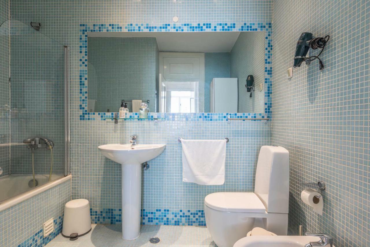 Fantastic Family Apartment In Estrela Lisbon Exterior photo